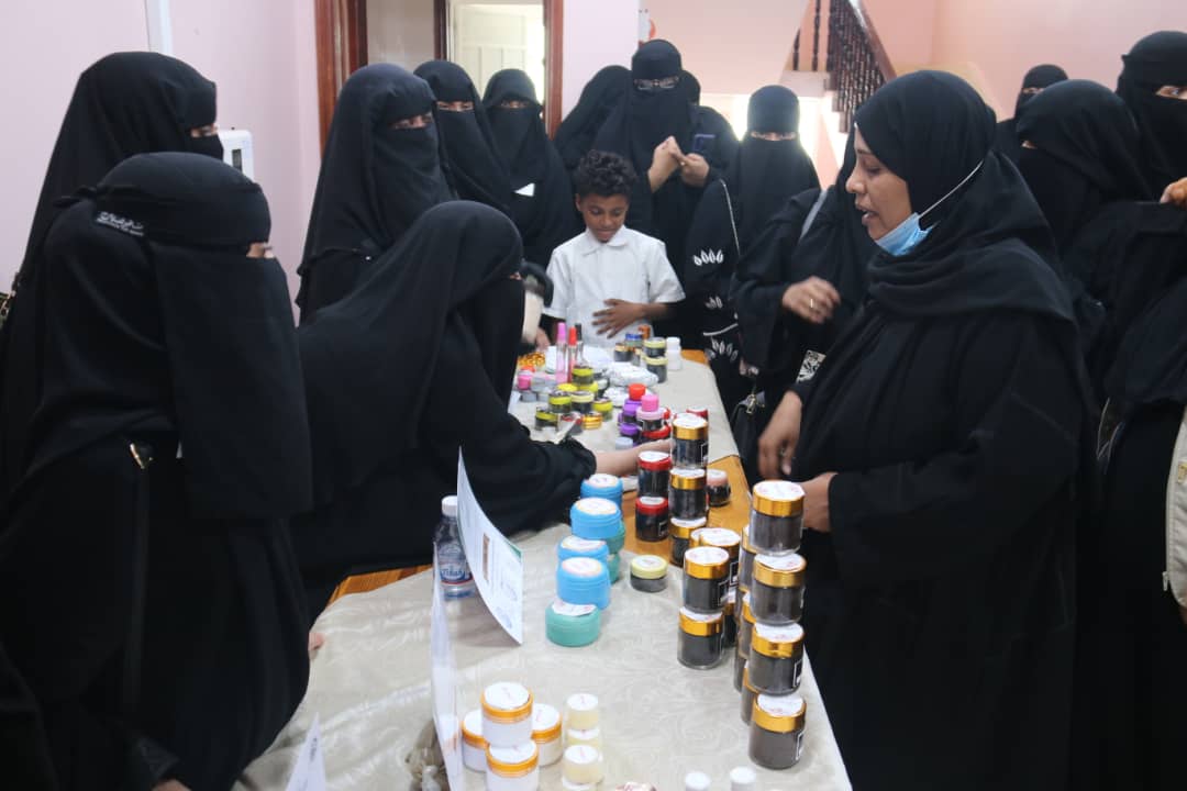 بازار ترويجي للمستفيدات من مشروع تحسين سبل العيش في المكلا 