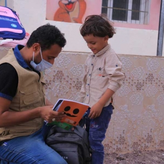 توزيع الحقيبة المدرسية اليمن