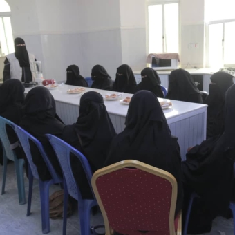 برنامج تدريبي مهني في مجال صناعة الحلويات والمعجنات في سيئون 