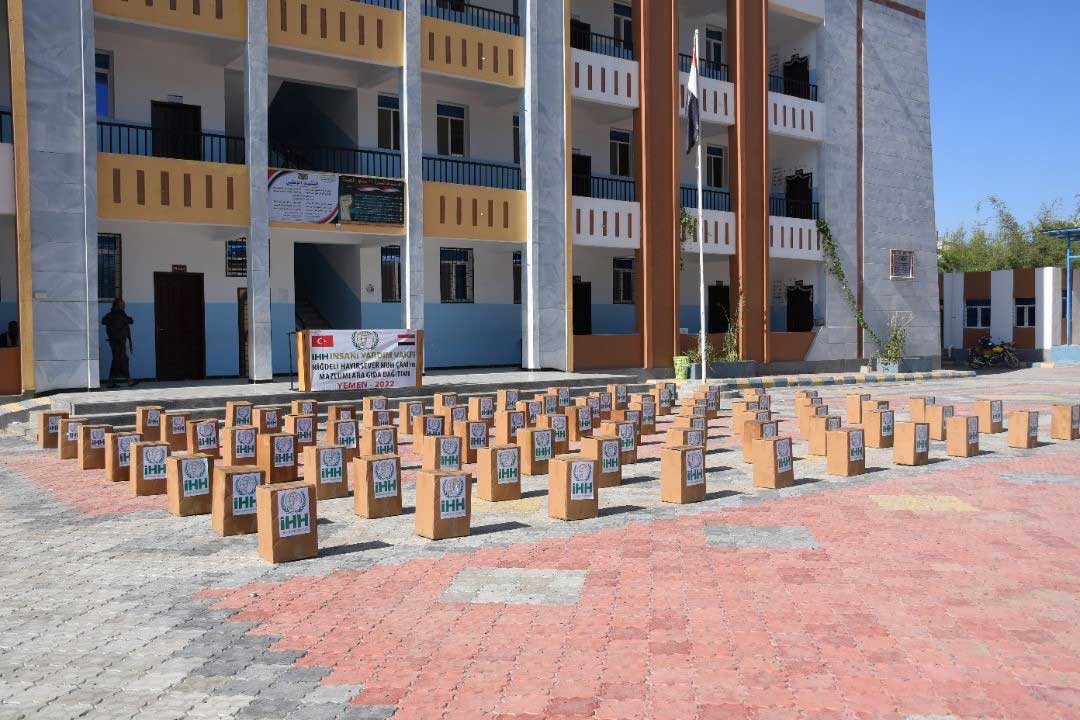 مواد إيواء وإغاثة ومساعدات نقدية