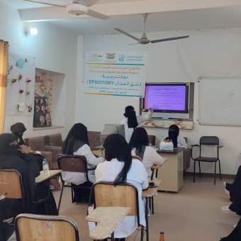 تدريب طبيبات وقابلات وممرضات حول "شق العجان"