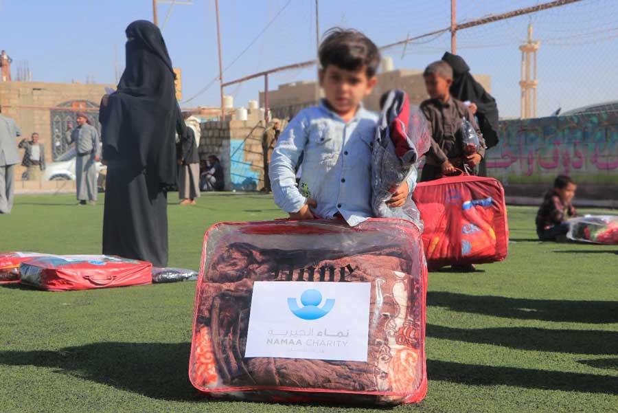 2250 نازحا يستفيدون من مشروع توزيع كسوة الشتاء