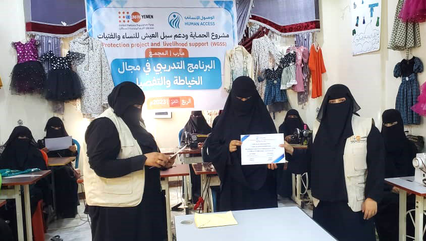تأهيل مهني وجلسات توعية لرفع وعي المرأة وإكسابها مهارات حرفية