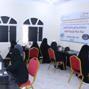 تأهيل كادر نسائي متخصص في صيانة وبرمجة الهواتف الذكية