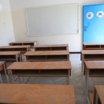 بناء 2 فصول دراسية والمساهمة في تأثيثهما