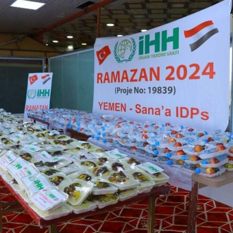 سلال غذائية رمضانية لـ 600 أسرة فقيرة و1667 وجبة إفطار صائم