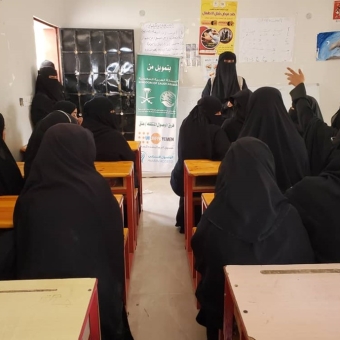 تدابير إيجابية لتقوية النساء والفتيات في المجتمعات