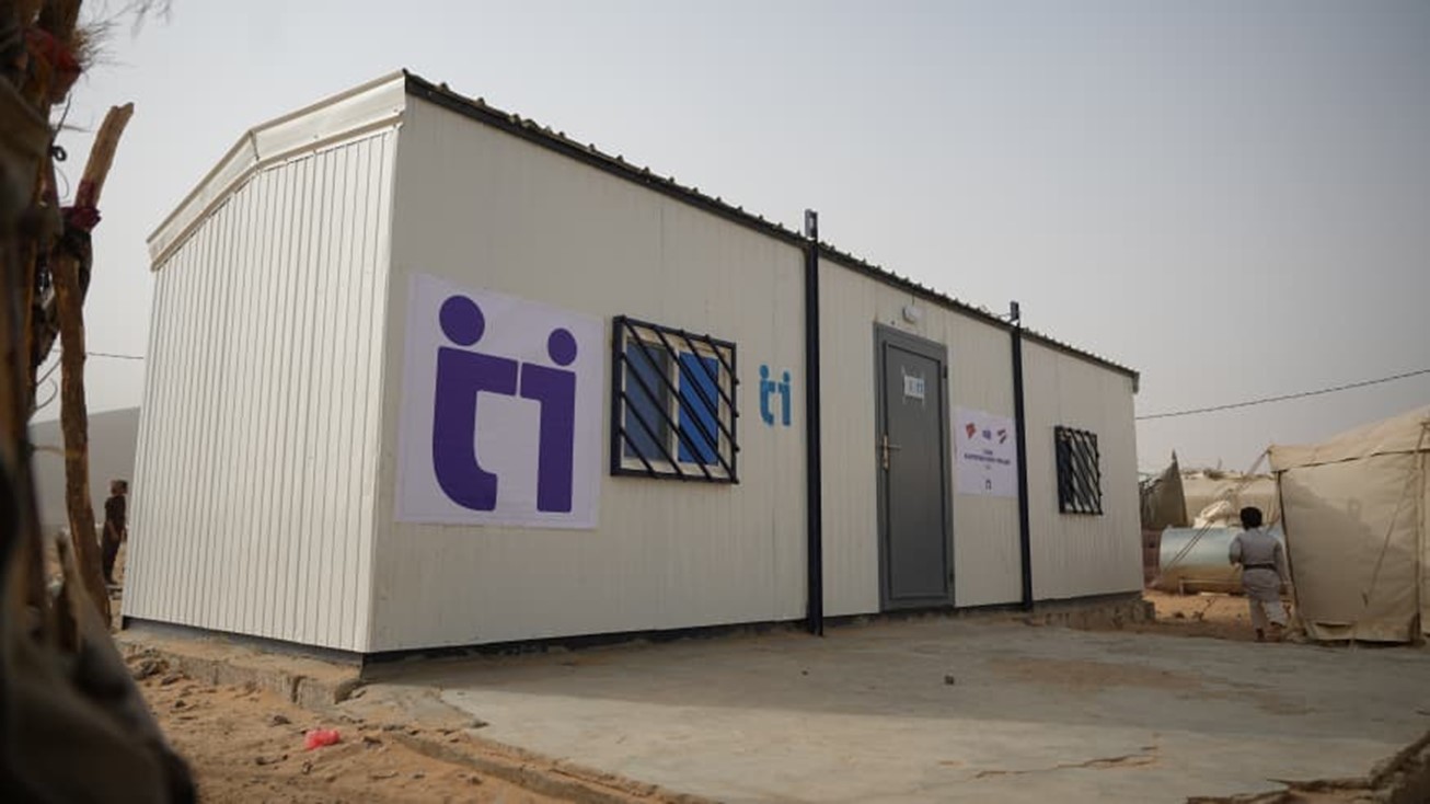 حلم يتحقق.. تسليم كرفانات لـ 16 أسرة من أسر الأيتام