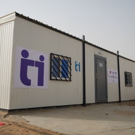 حلم يتحقق.. تسليم كرفانات لـ 16 أسرة من أسر الأيتام