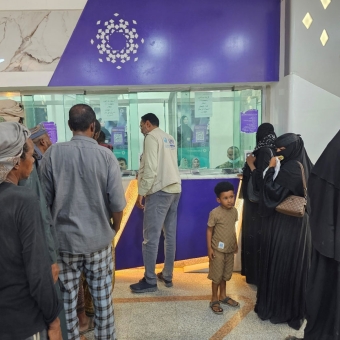 توزيع مساعدات نقدية متعددة الأغراض للاجئين وطالبي اللجوء في مأرب