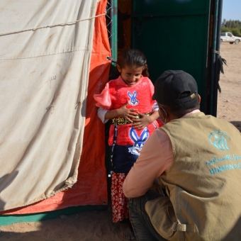 Thousands of displaced people benefit from winter clothing project in Marib governorate