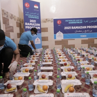 Funded by Diyanet and Hedayet associations, About (5000) families benefit from Ramadan charity projects during the first half of Ramadan in 11 Yemeni governorates