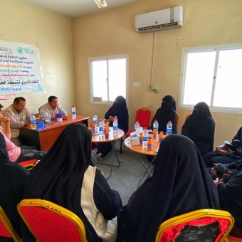 Holding periodical meeting of peer network members in Al Mahra