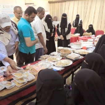 Organizing a promotional bazaar for the beneficiaries of the “Enhanced Livelihood Project in Seiyun”