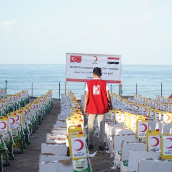 2336 IDPs receive food supplies in Hodeidah