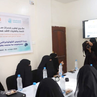 Photography training for humanitarian workers